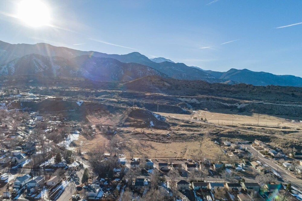2BR Aptmt Parks Private Deck Mountain Views - photo 23