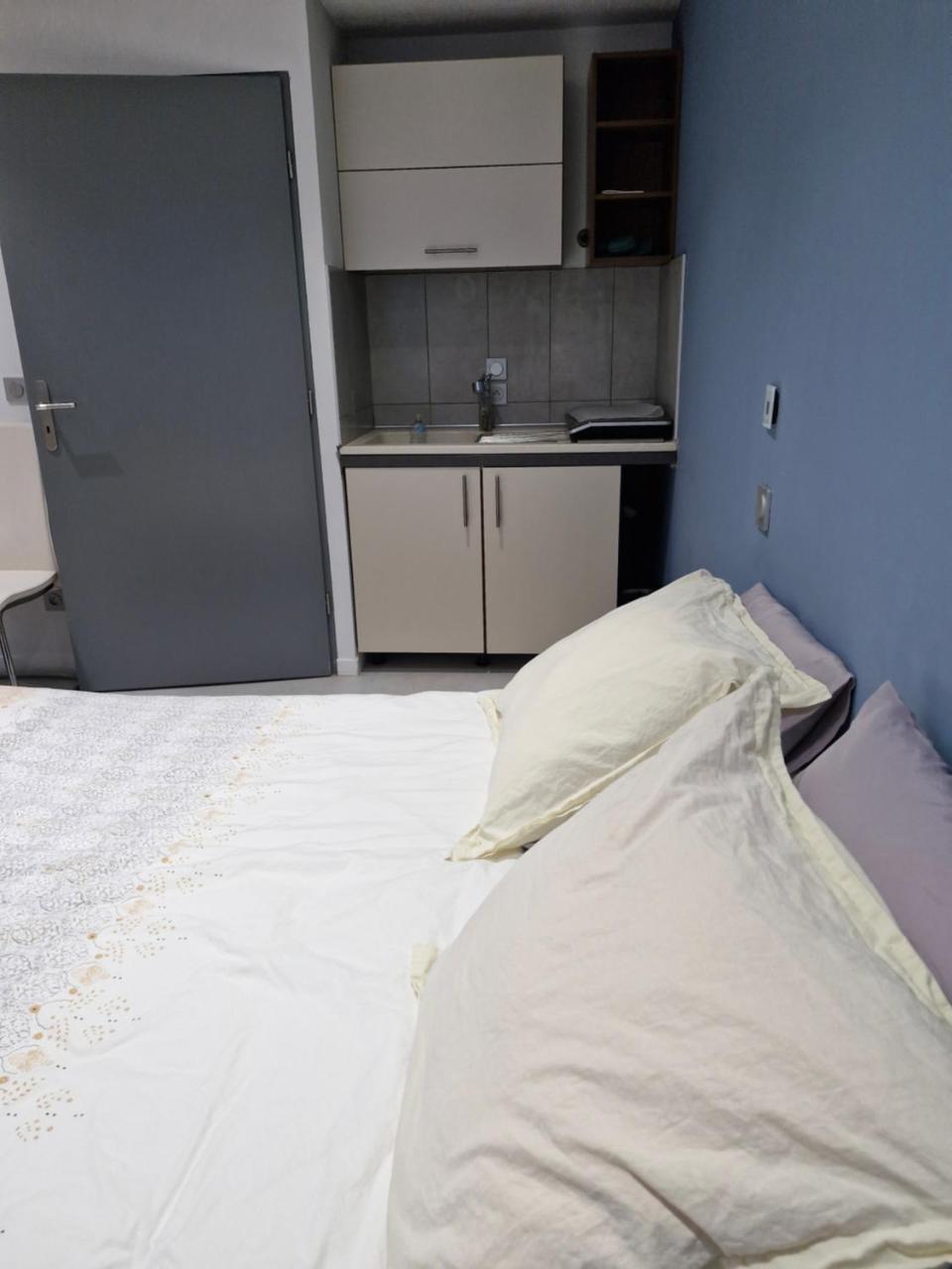 Studio 30 M2 with Us - last minute hotel in Unknown City
