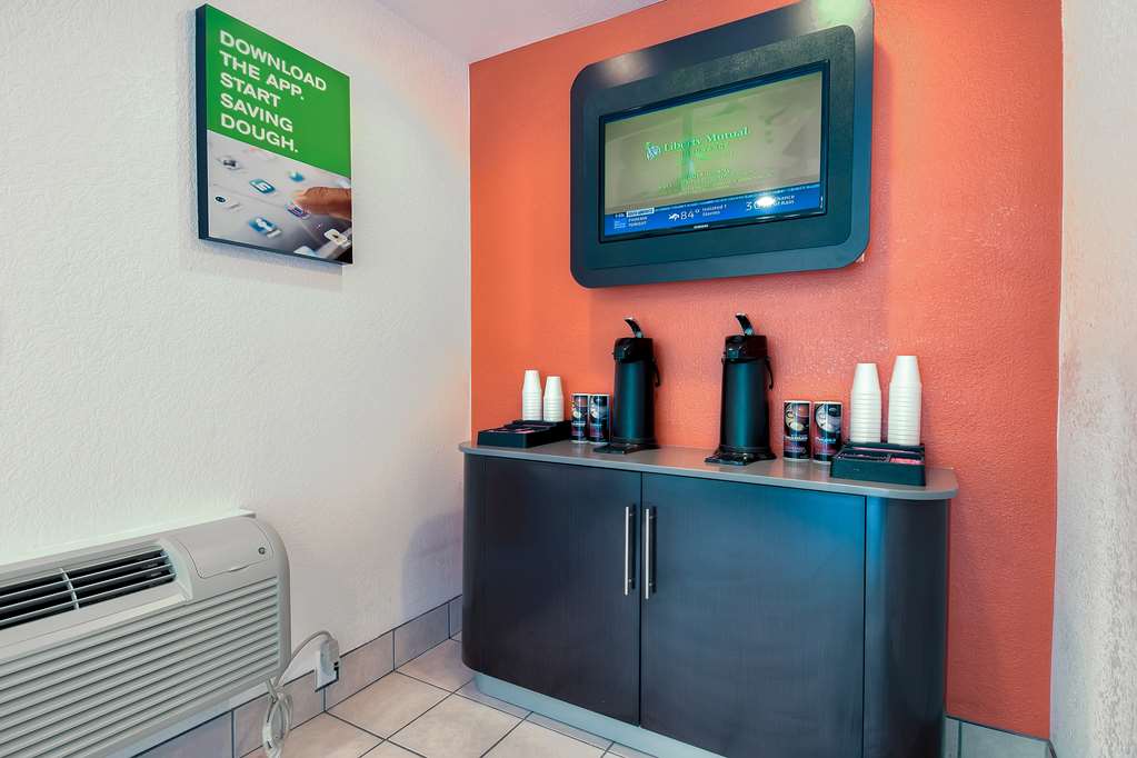 Motel 6 San Diego CA Hotel Circle Mission Valley - photo 22