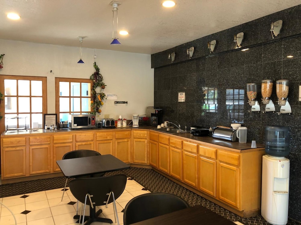 Capital Inn - photo 35