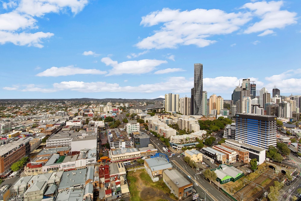 Breathtaking Views Inner City Pad — 4-Star Luxury Hotel in Fortitude Valley, Australia
