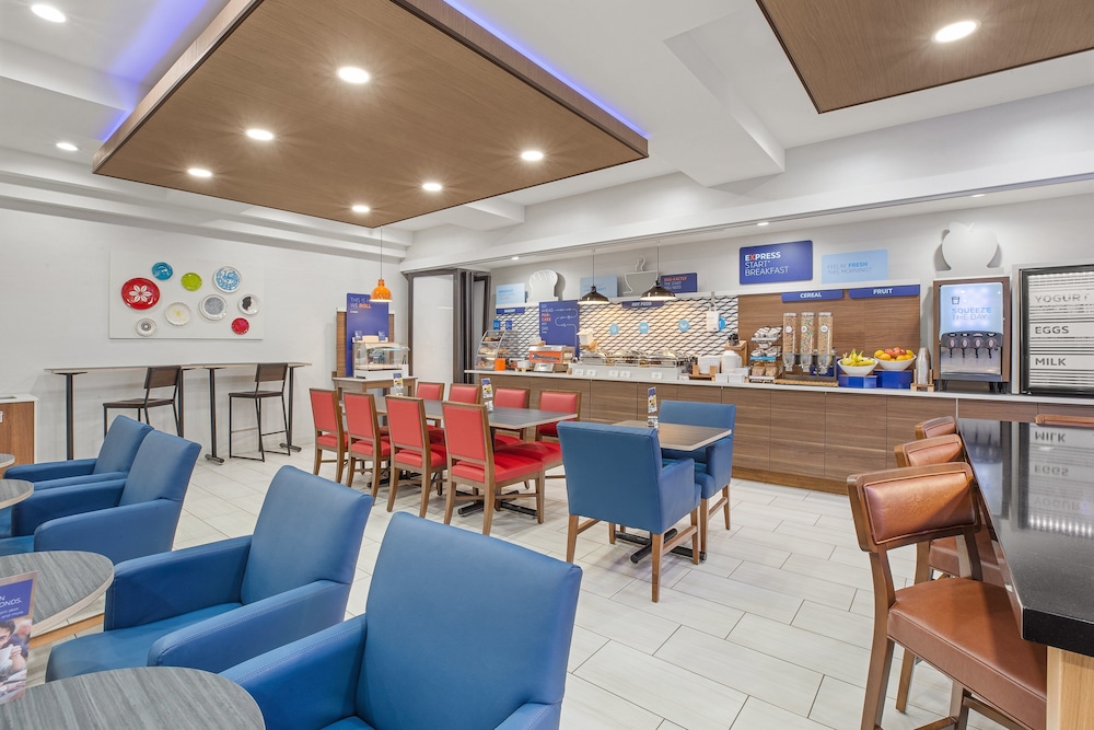 Holiday Inn Express & Suites Tacoma by IHG - photo 19