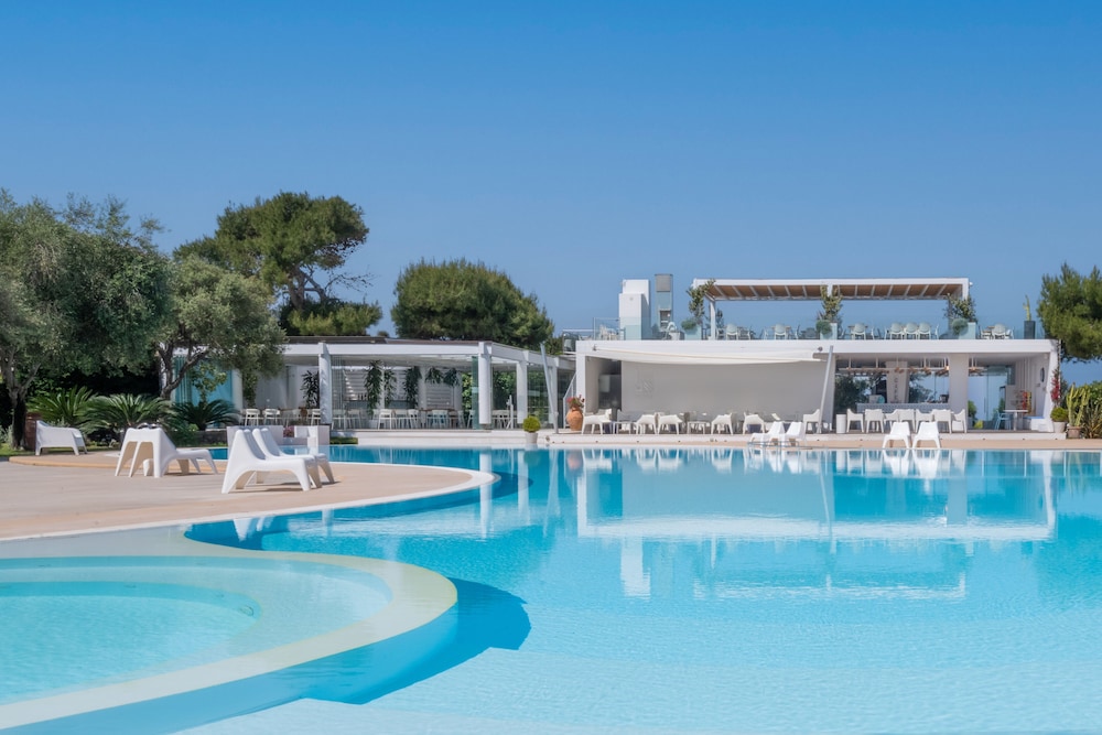 Trezene Village - carbon neutral hotel in Santa Maria