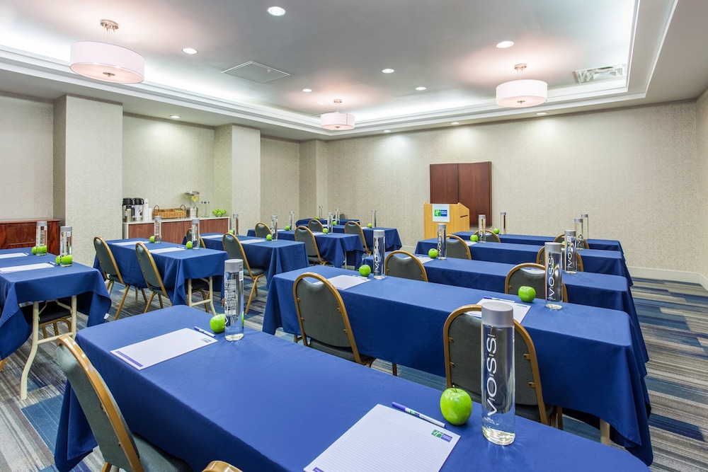 Holiday Inn Express Hauppauge Long Island - photo 47