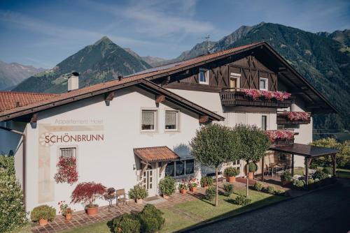 Hotel Schönbrunn in Scena, Italy