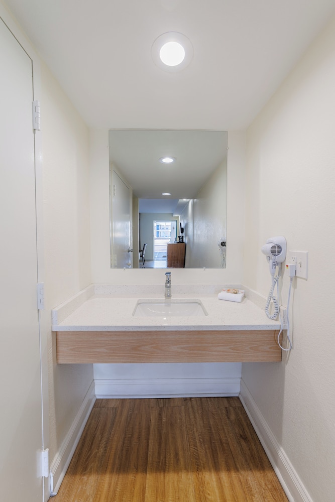 Dunes Inn & Suites - photo 21