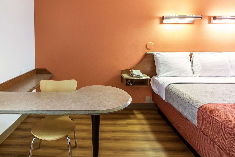 Motel6 Dayton Englewood - photo 10