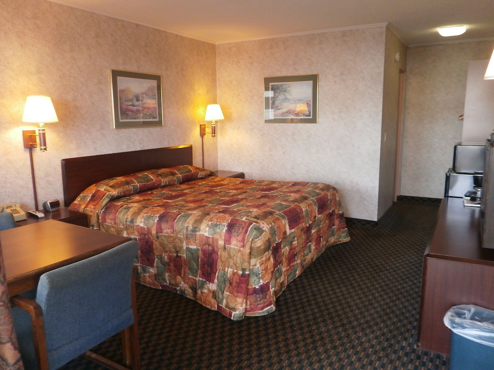 Richmond Inn & Suites - photo 9