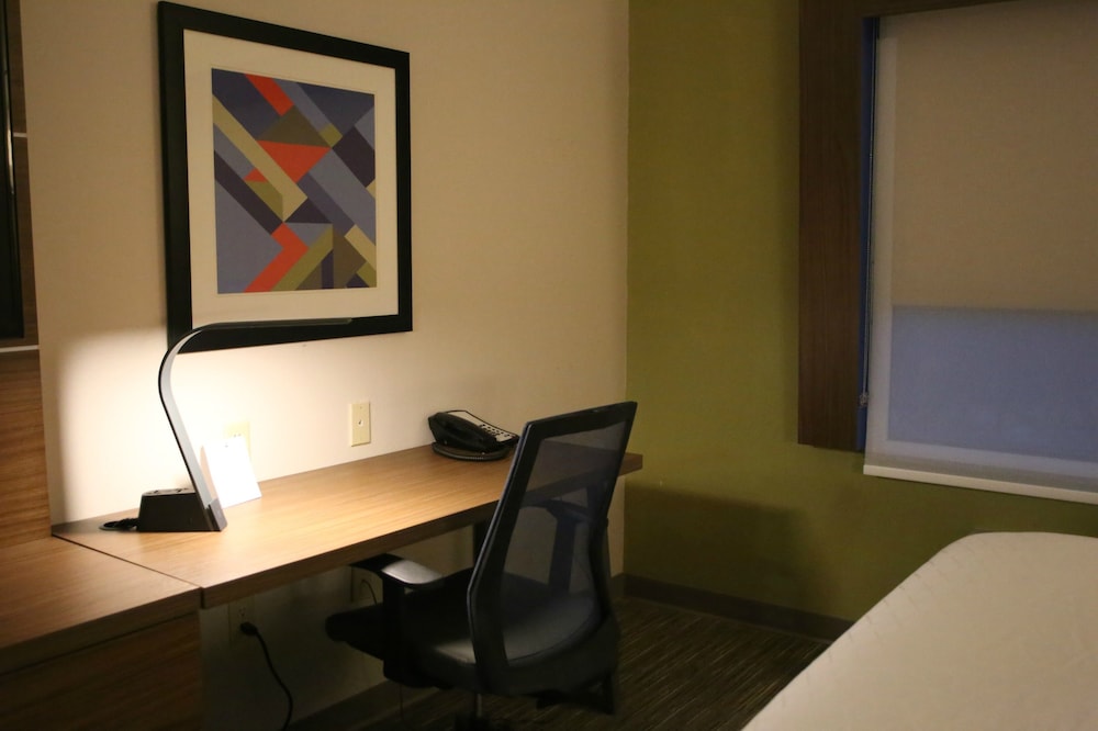 Holiday Inn Express & Suites Claypool Hill by IHG - photo 15