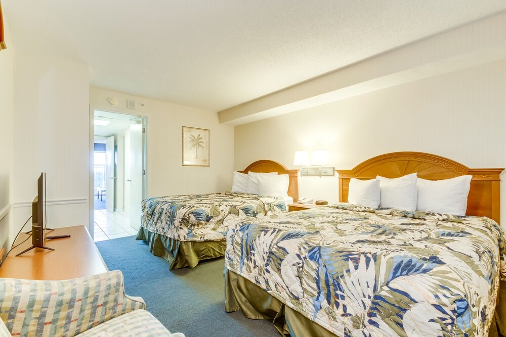 Boardwalk Resort by Hosteeva - photo 22