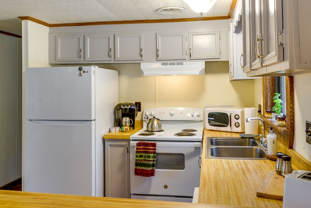 Alpine Lake Resort Cabin Rental w Pool Access - photo 18