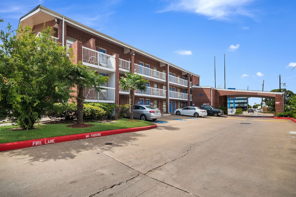 Motel 6 Houston TX Brookhollow - photo 33
