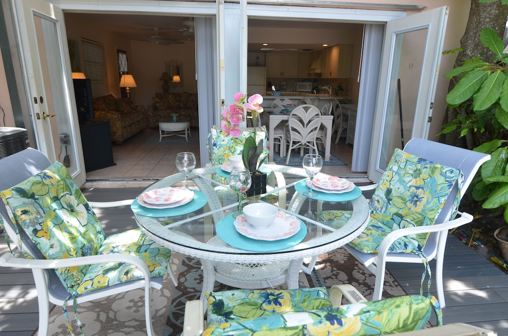 Oasis at John's Pass Madeira Beach - photo 37