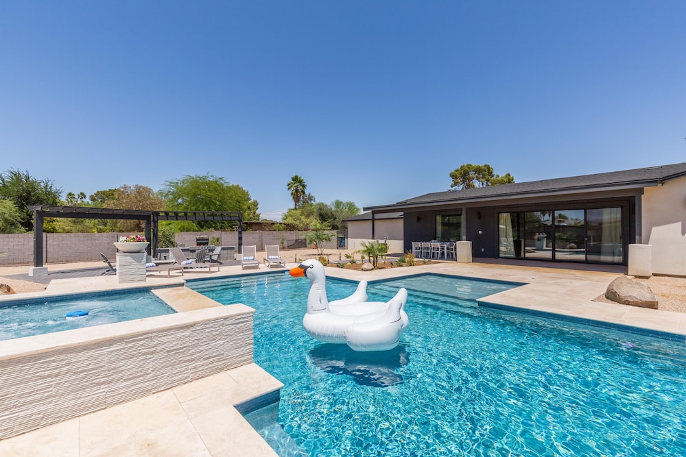 Sport Splash Pickle Ball Sports Court Pool Spa — Phoenix