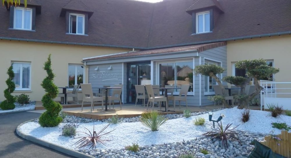 La Palmeraie — hotel in Benouville