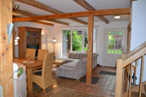 Ferienhaus Ella — hotel in Toenning