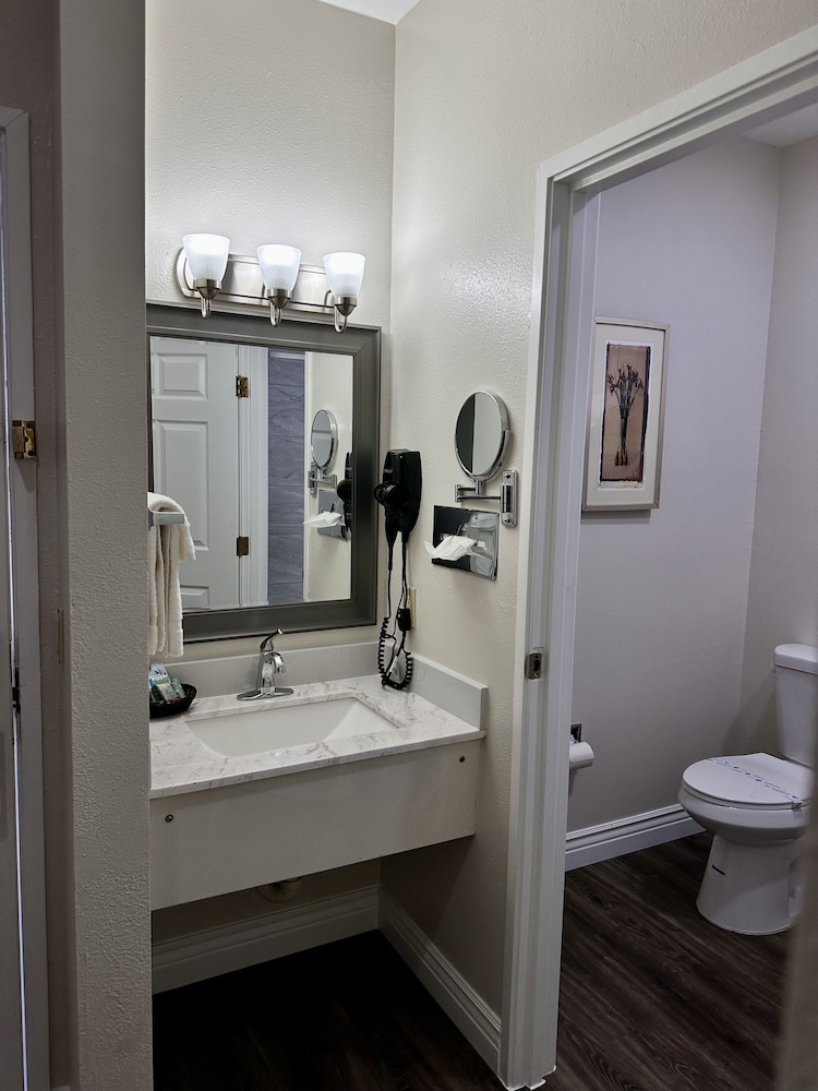 Americas Hotel El Paso Medical Center - photo 8