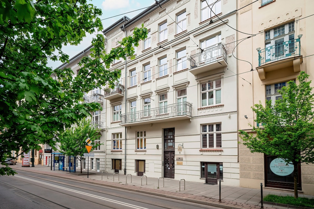 Classy Cracow Apartments Rakowicka by Noclegi Renters — 4-Star Luxury Hotel in Krakow, Poland