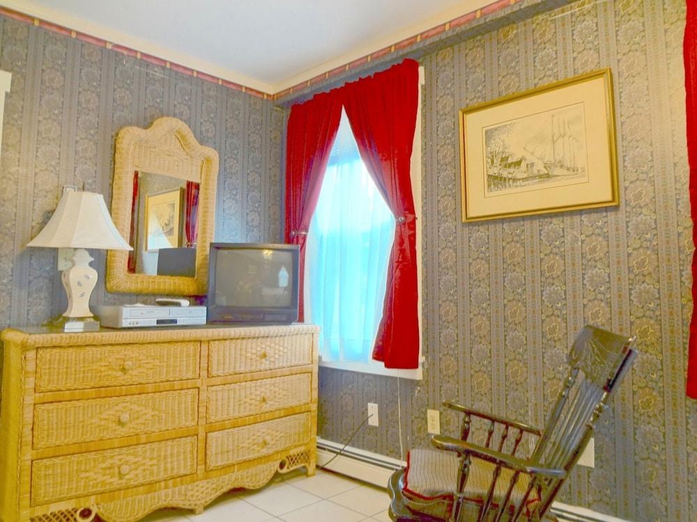 The Henry Collins Inn - photo 15