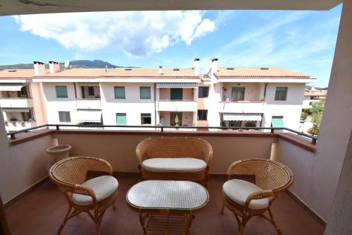AGAVE Terrazza attrezzata clima e posto auto privato — 4-Star Luxury Hotel in Marina Di Campo, Italy