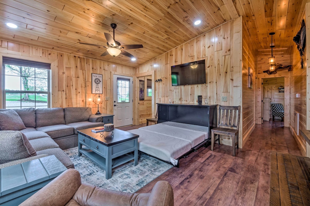 Almost Heaven Farmers Paradise On 50 Acres — Brownsville