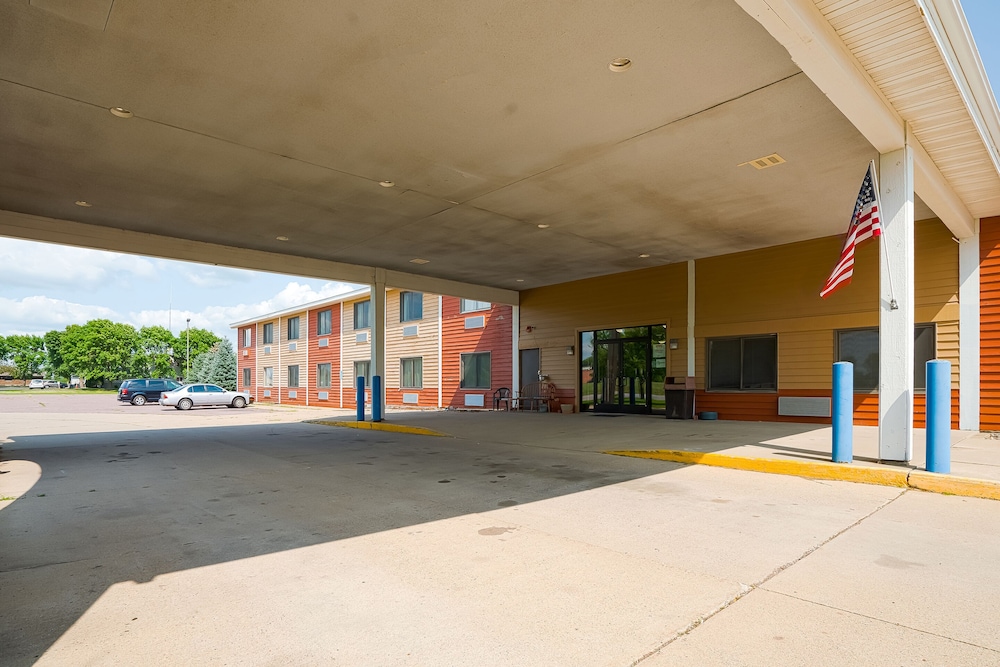 OYO Hotel Redwood Falls near Jackpot Casino - photo 55
