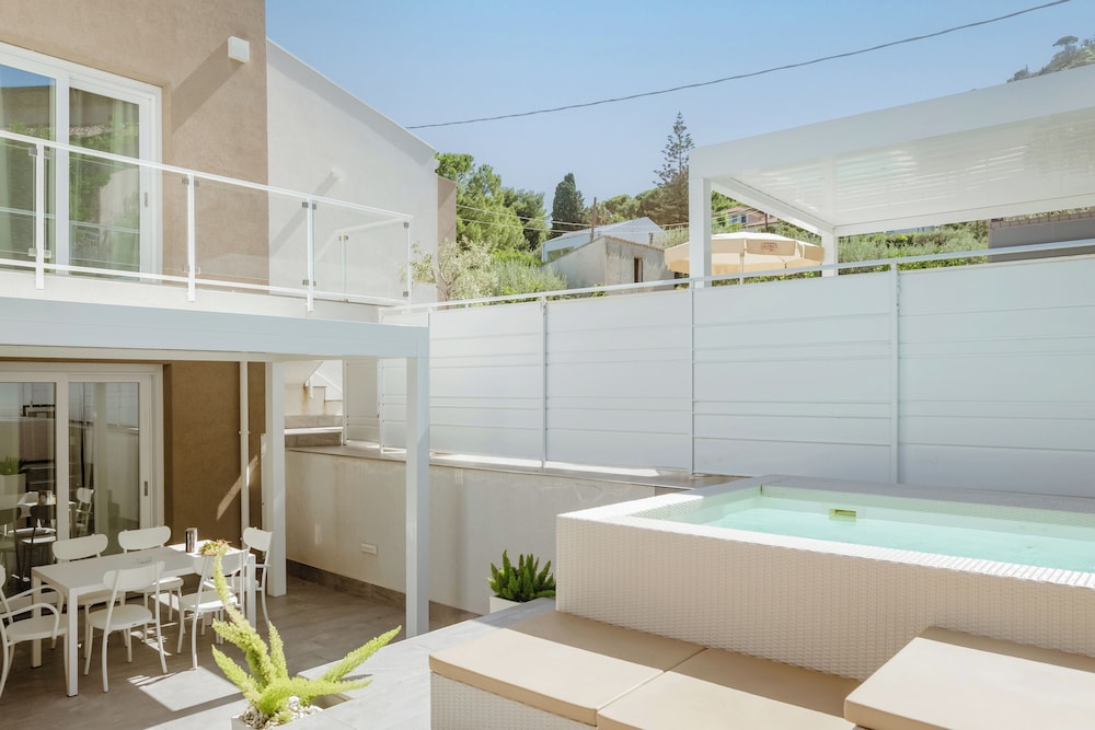 Hotiday Apartments Cefalù — 4-Star Luxury Hotel in Cefalu, Italy