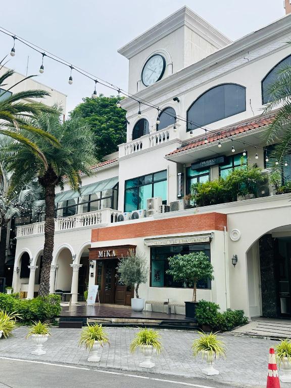 New Ekamai Thonglor Luxury Home near 711 BTS Mall