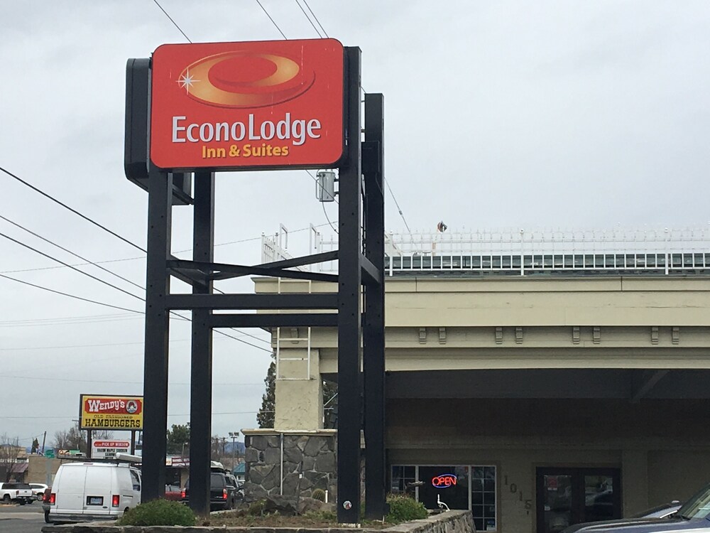 Econo Lodge Inn and Suites Central - photo 21
