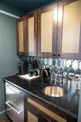 The Gas Lamp Hotel 1BR Tesla - photo 11