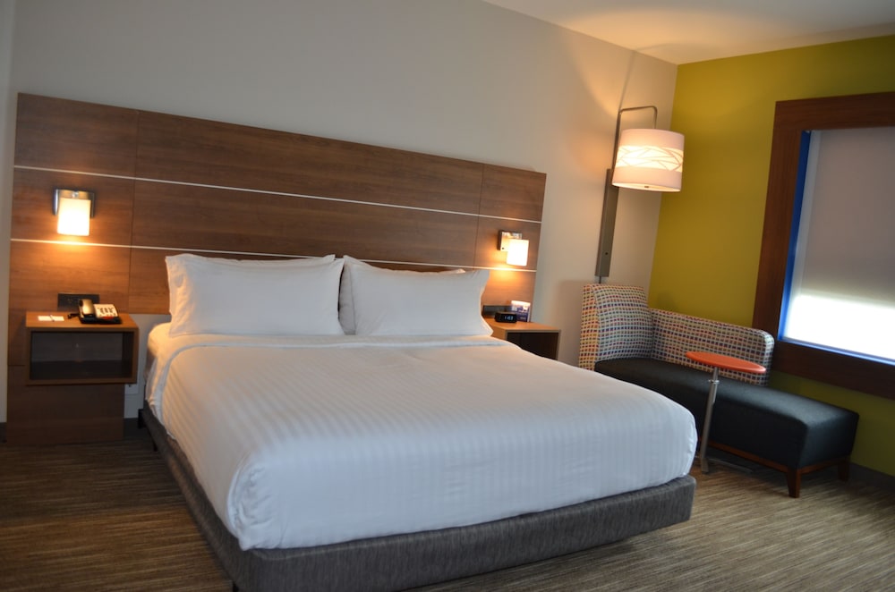 Holiday Inn Express & Suites Charlotte NE University Area by IHG - photo 22