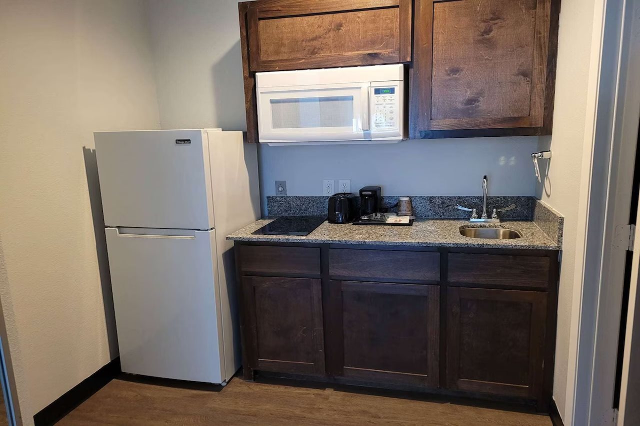 Days Inn & Suites by Wyndham Gonzales TX - photo 5