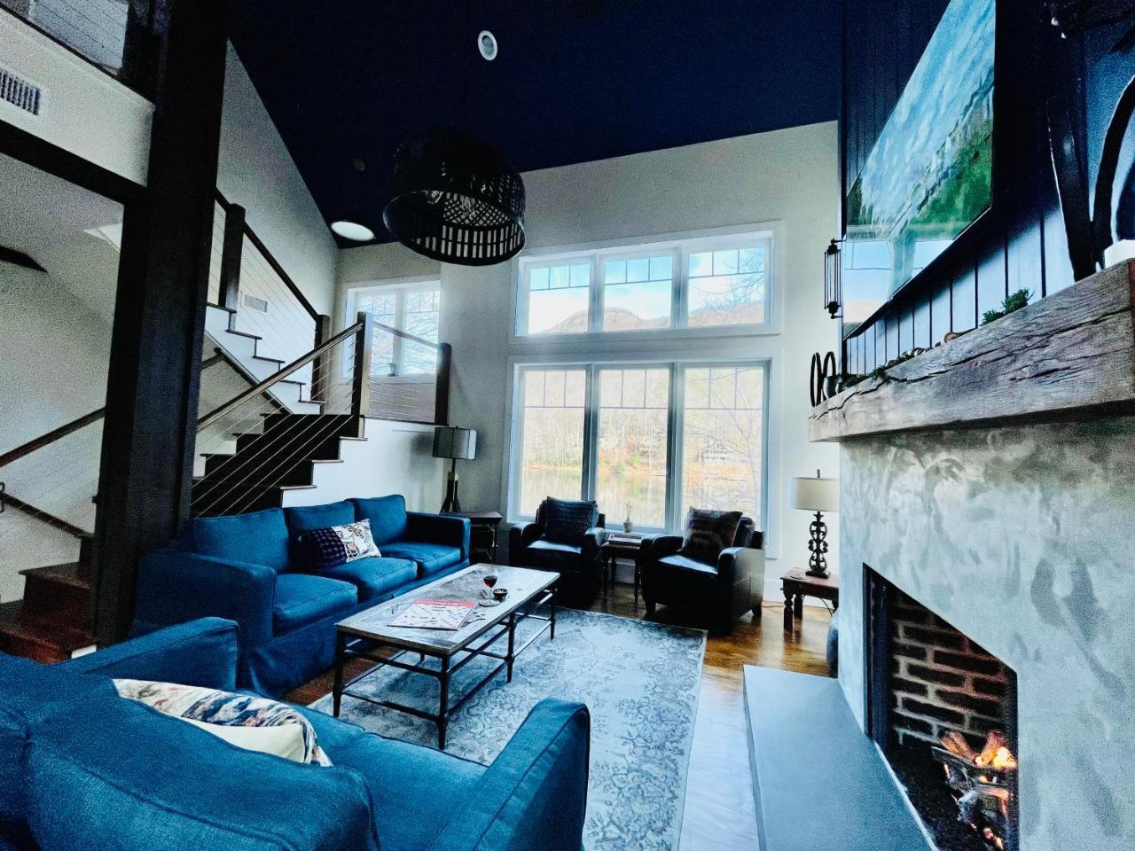 Summerscales Beautiful Newly Built Lake House — 4-Star Luxury Hotel in Lake Lure, United States