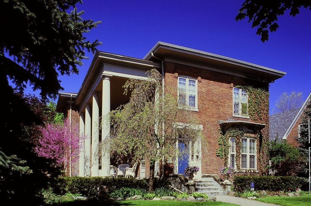 The Queens Residence — 4-Star Luxury Hotel in Ypsilanti, United States