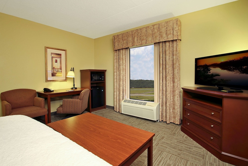 Hampton Inn & Suites Madisonville - photo 10