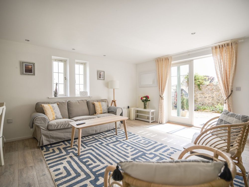 1 Buckfields — 4-Star Luxury Hotel in Lyme Regis, United Kingdom