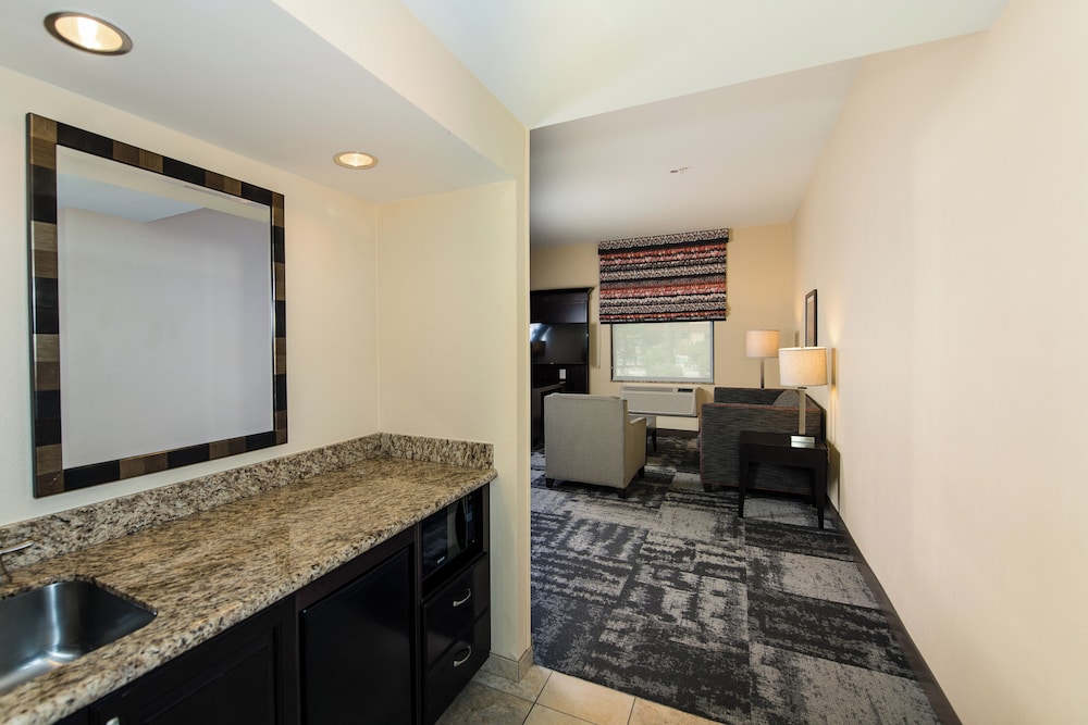 Hampton Inn & Suites Phoenix Chandler Fashion Center AZ - photo 11