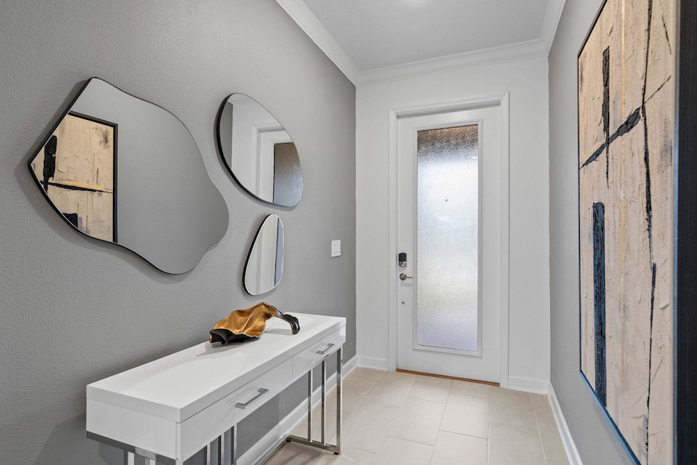 Chic Spacious 5BR Retreat Near Disney - photo 5