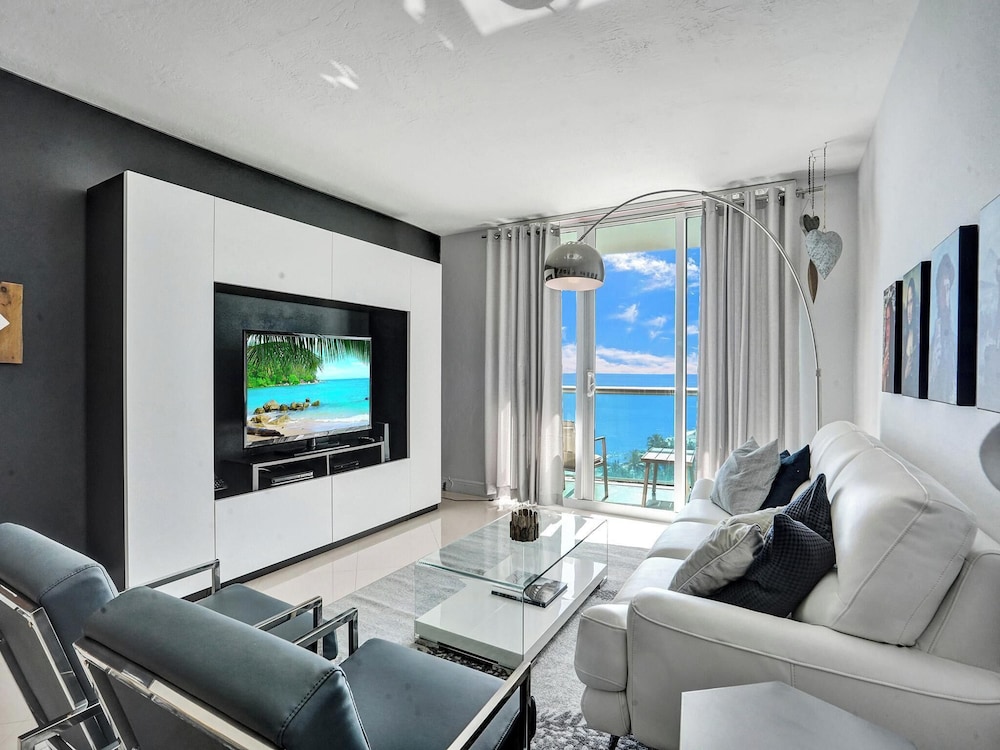 Tides of Hollywood N 11G — 4-Star Luxury Hotel in Hollywood, United States