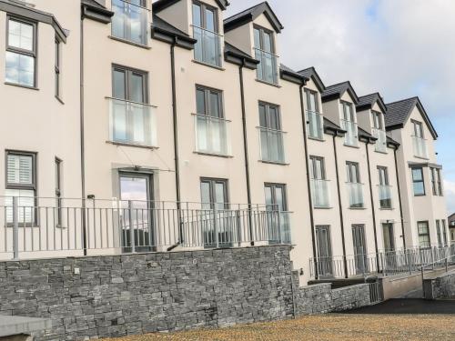 Apartment 2 Tyn y Gongl — 5-Star Luxury Hotel in Benllech, United Kingdom