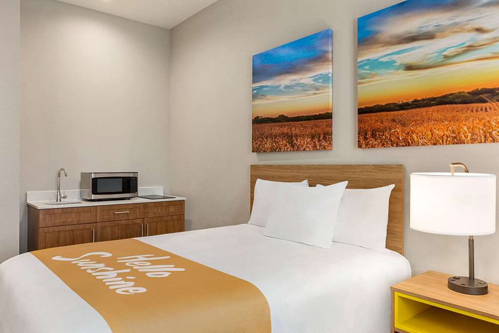 Days Inn & Suites by Wyndham Greater Tomball - photo 28