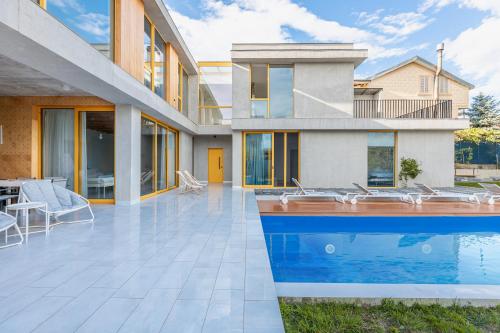 Villa Tabori Hill 3BR Luxury Villa in Tbilisi