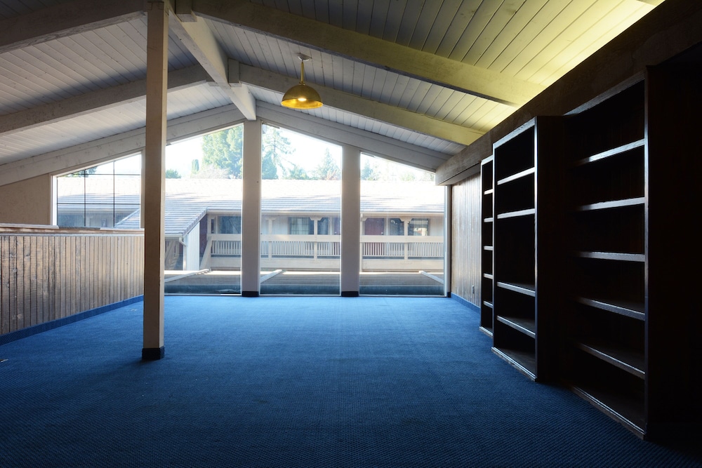 Red Roof Inn San Dimas Fairplex - photo 24