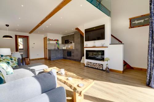 The Owl Barn Wiltshire Sarsen — 4-Star Luxury Hotel in Swindon, United Kingdom