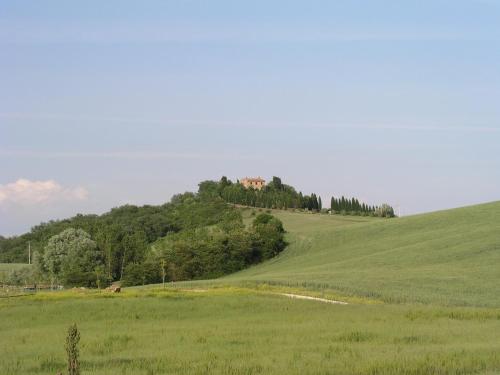 Casale a Siena con piscina e vista panoramica — 4-Star Luxury Hotel in Castelnuovo Berardenga, Italy