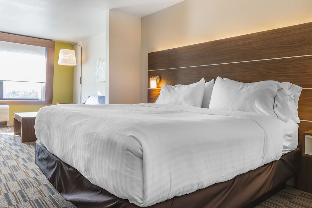 Holiday Inn Express & Suites Clarion By IHG - photo 11