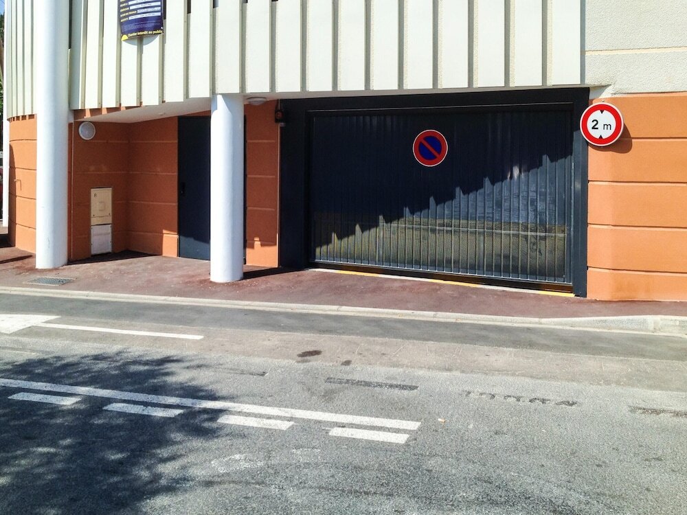 T2 vue mer Canet Plage Le Petit Paradis — 4-Star Luxury Hotel in Canet-En-Roussillon, France