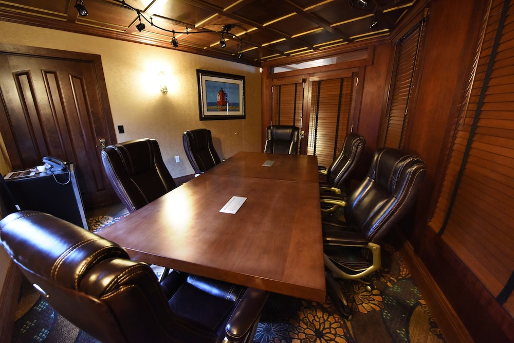 Hamilton Inn Select Beachfront Mackinaw City - photo 34