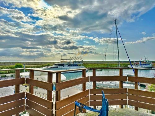 Le Yacht Yourhosthelper in Deauville, France