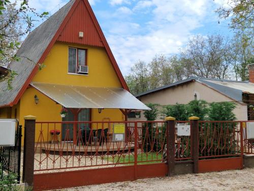 Elbújtat Lak Vendégház Gyopárosfürdő in Oroshaza, Hungary